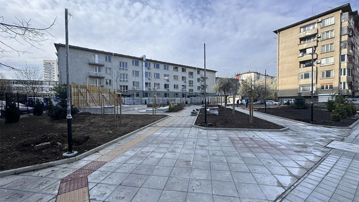 Градината "Татяна Лолова" в район "Слатина"