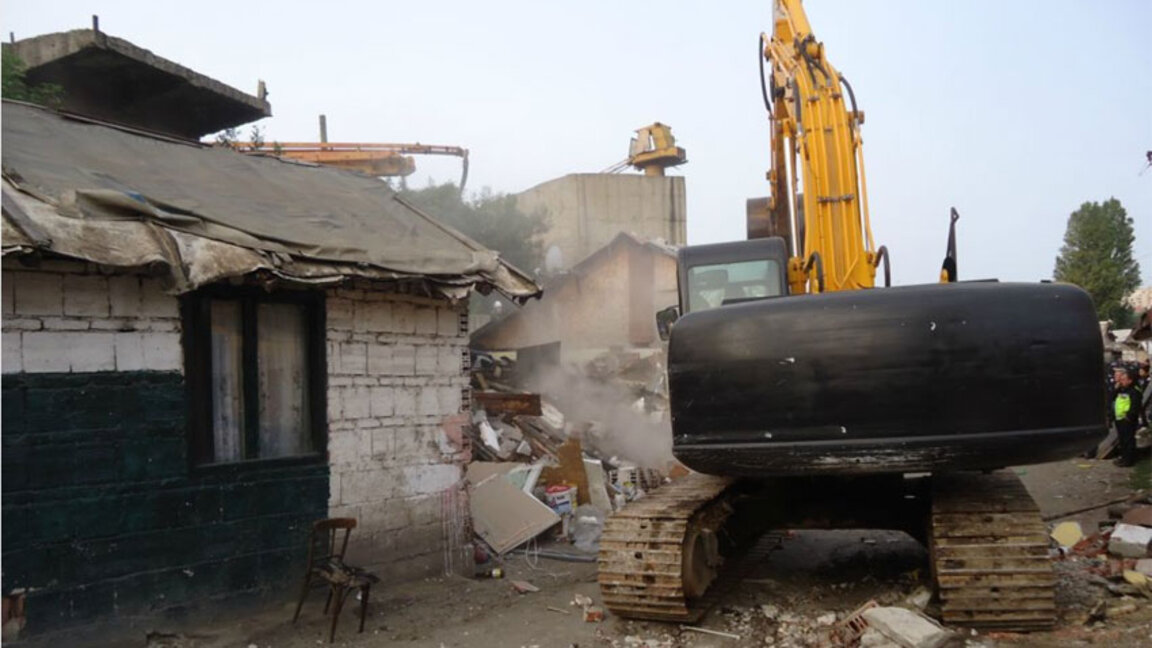 Кадър от предишно премахване на незаконни постройки в район Илинден