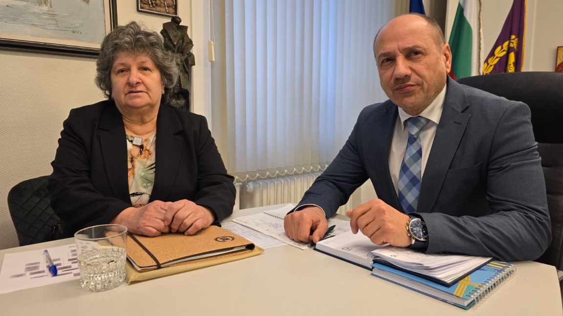 Кметът на Ловеч Страцимир Петков представи новия заместник-кмет на общината Бистра Чолакова.