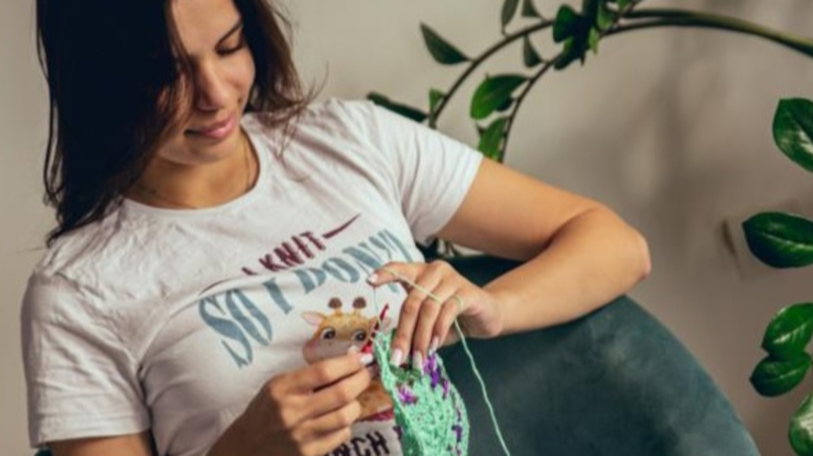 Защо да започнем да плетем през 2026 (и защо все повече хора го правят)?