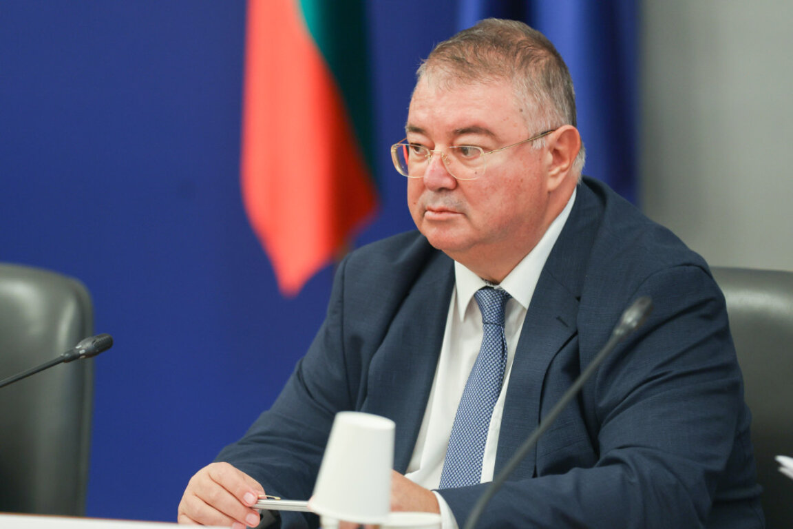 Guvernul interimar va pune în aplicare legea, iar salariul minim va deveni 1077 BGN (545 EUR)