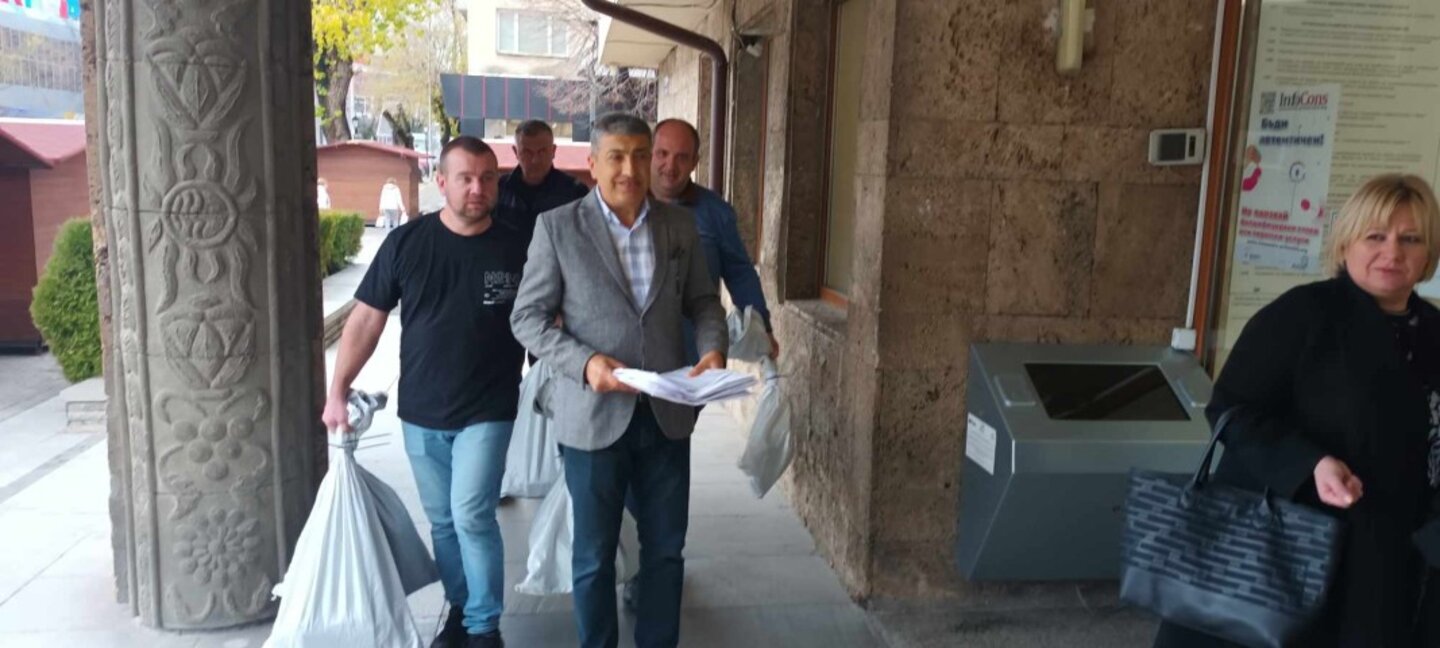 В Хасково започна приемът на изборните материали за повторното броене