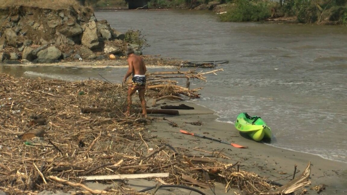 Днес РЗИ Бургас, заедно с ВиК Бургас са взели поредни проби от морето край Царево, както и от питейната вода от чешмите в населените места в общината.