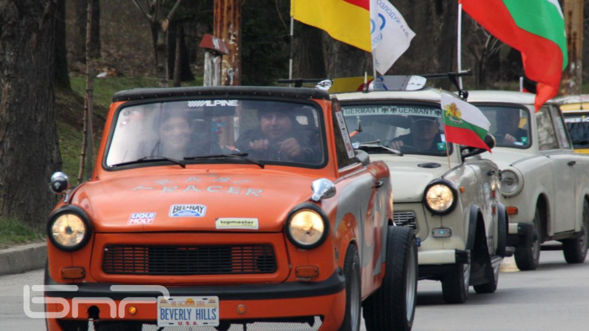 Над 150 трабанта от 3 държави дефилират на 15-ия фест във Велико Търново