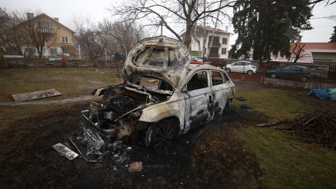 Опожареният автомобил на кмета на с. Бистрица Самуил Попов