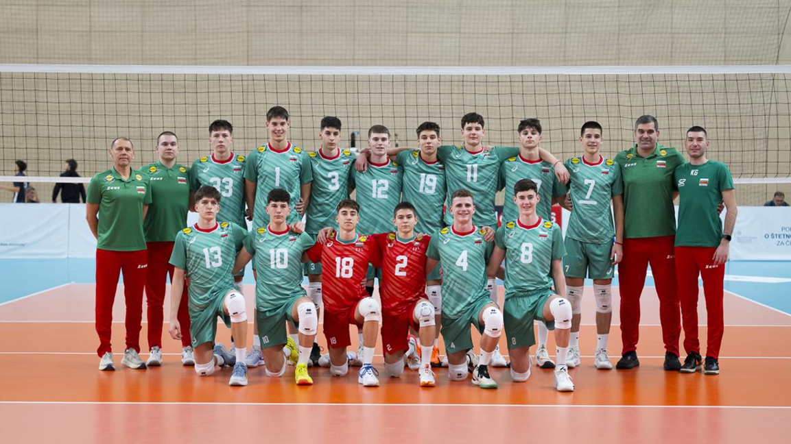 Bulgarian volleyball players face Serbia for the first place in Group B