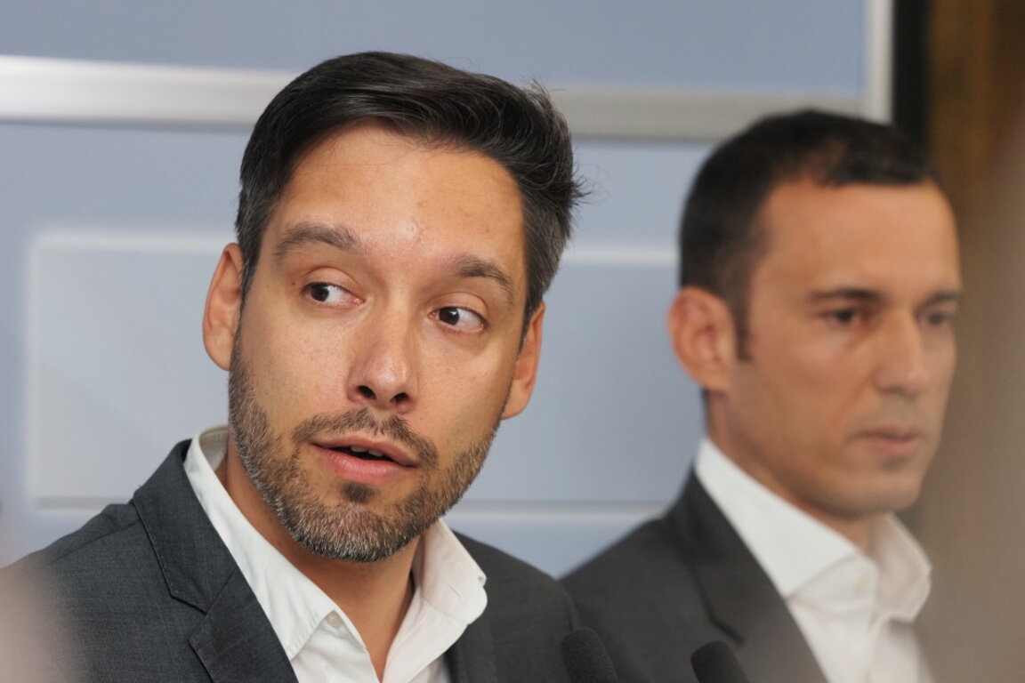 Борис Бонев и кметът Васил Терзиев.