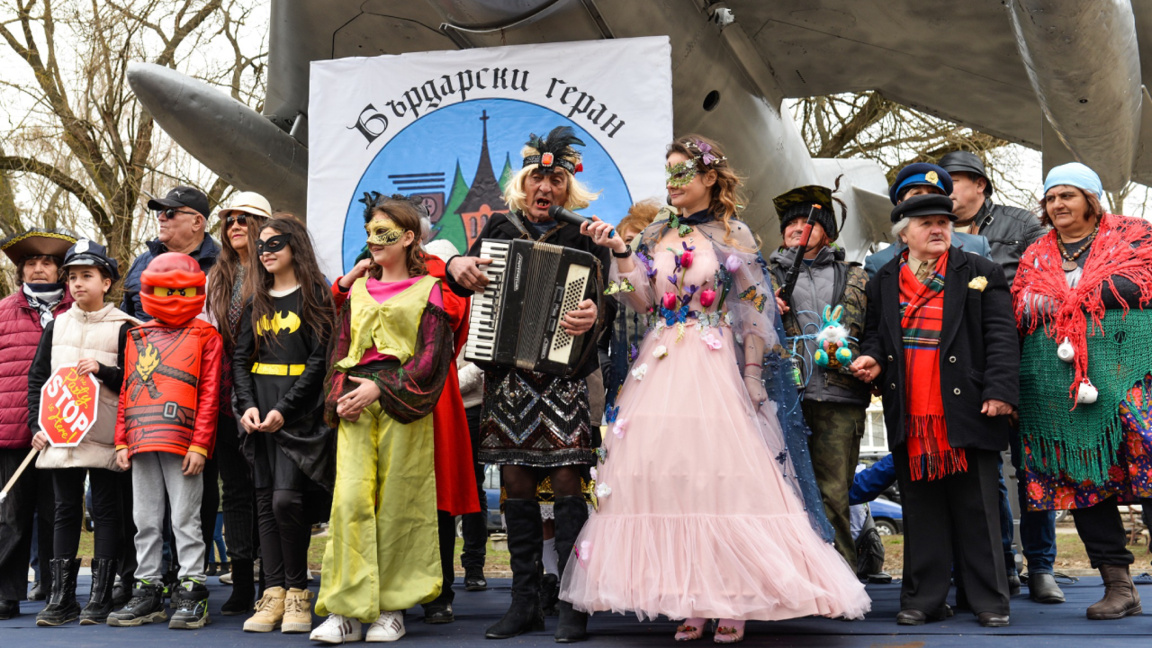 Los búlgaros de Banat esperan la primavera con el carnaval “Fershangi”