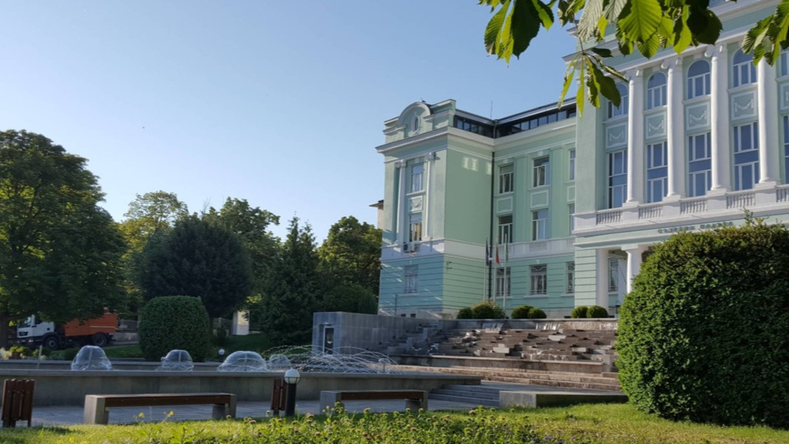 Обвинен за убийство остава в ареста