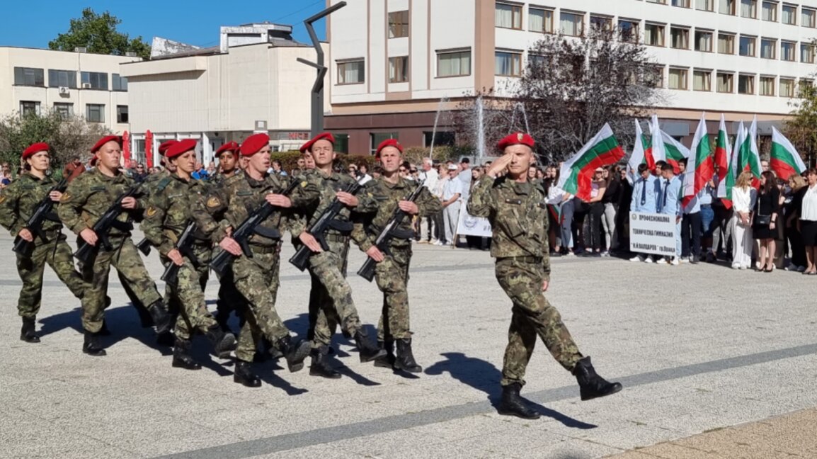 Con flores y homenaje a los héroes, Bulgaria celebró el Día de la Independencia