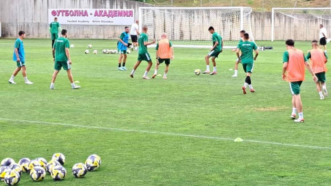 "Ботев" замина на лагер в Етрополе