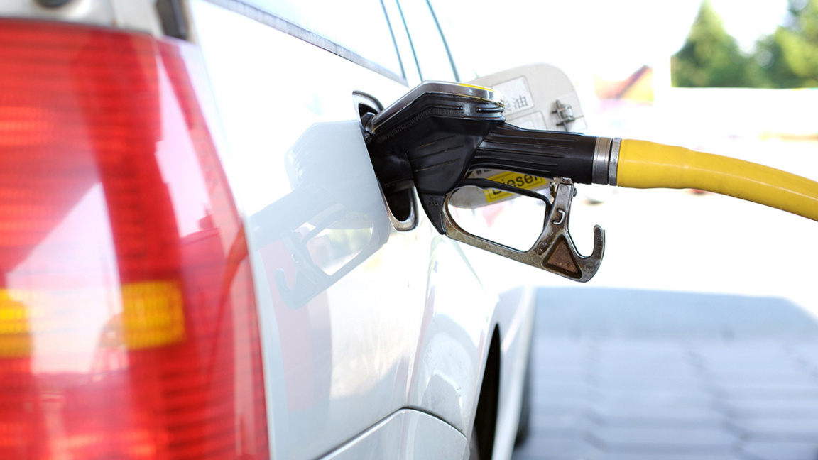 Започна изплащането на компенсацията от 20 евро заради скъпото гориво