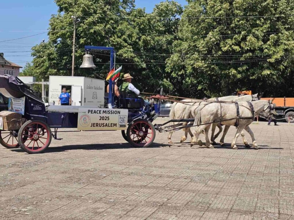 Камбана на мира премина през Дунавци
