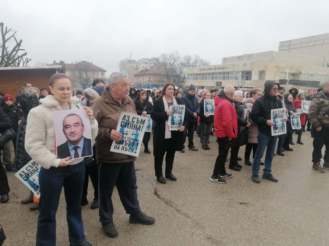 Протест в Червен бряг поиска справедливост за жертвите на катастрофи