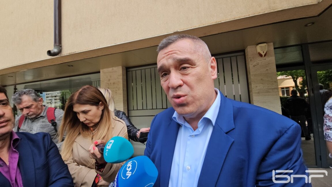 Министър Тахов се срещна със земеделци пострадали от градушката в Новозагорско
