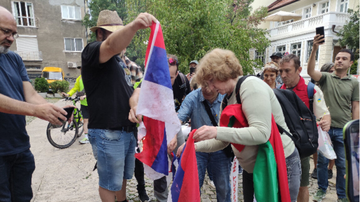 Представители объединения "БОЕЦ" провели акцию протеста у здания РКИЦ
