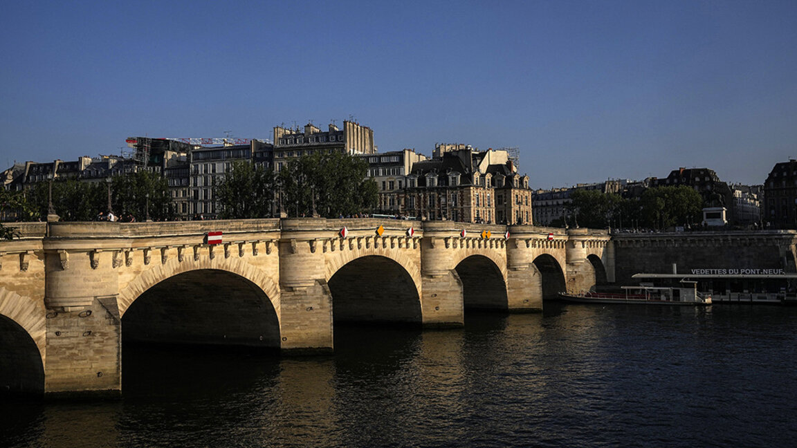 La place du Pont Neuf à Paris porte désormais le nom de Christo et Jeanne-Claude