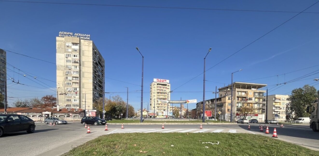 Подменят маркировката при моста в Пазарджик