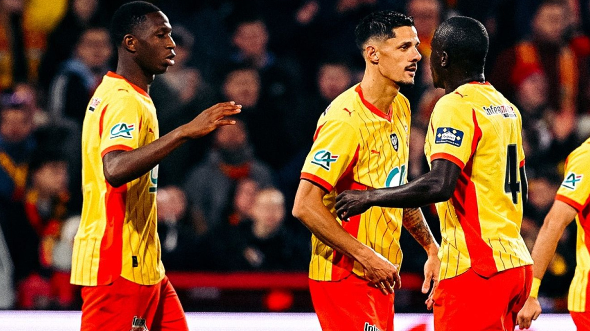 Ланс начело в Лига 1