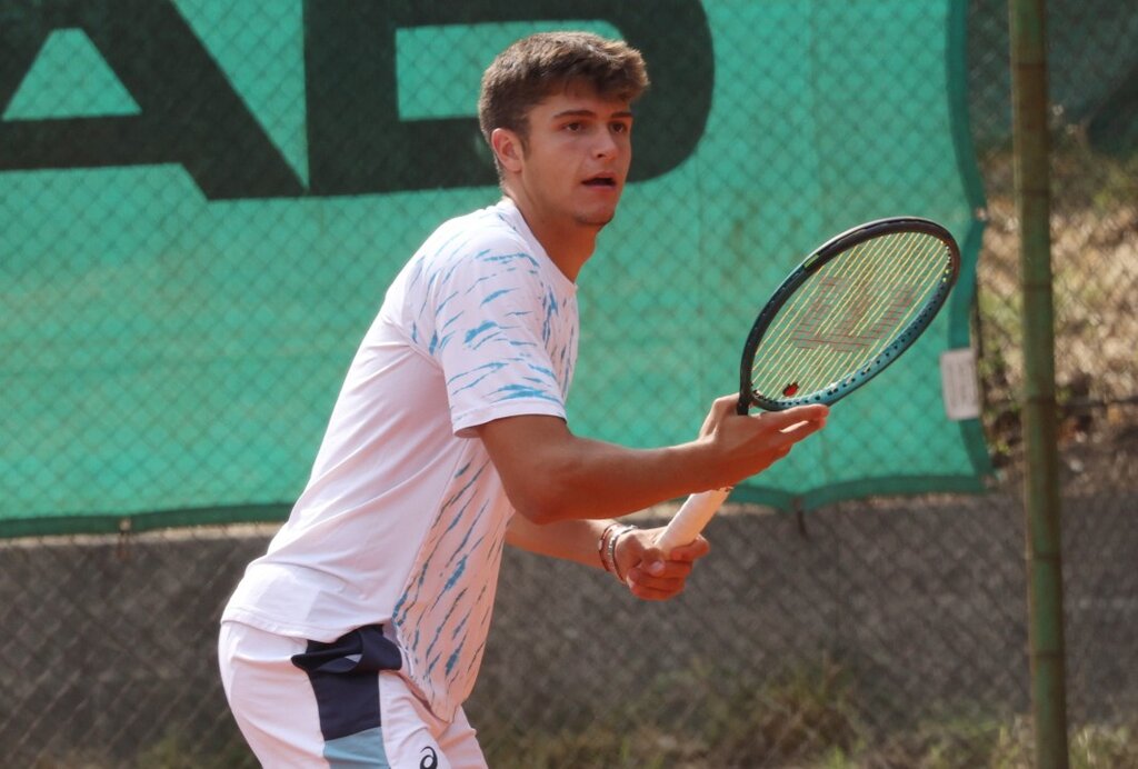 Александър Василев отпадна в първия кръг на тенис турнира в София