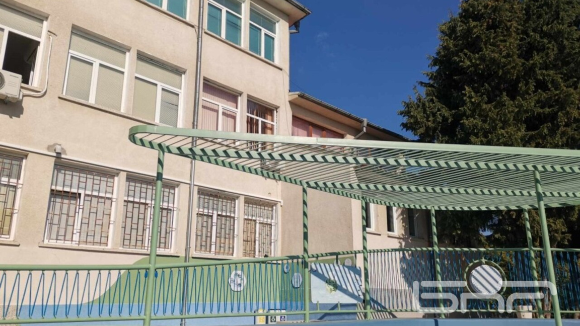 Училището в с.Равда