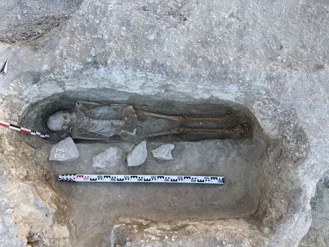 Проучиха античен некропол с 38 гроба
