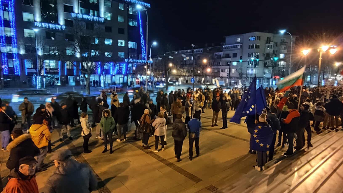 Протест и шествие във Варна: Искаме машини на вота 