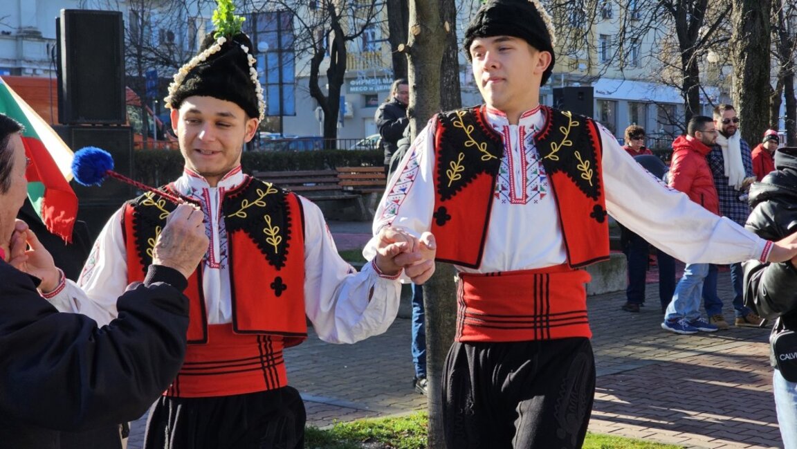 „Късметлийско хоро“ в Шумен