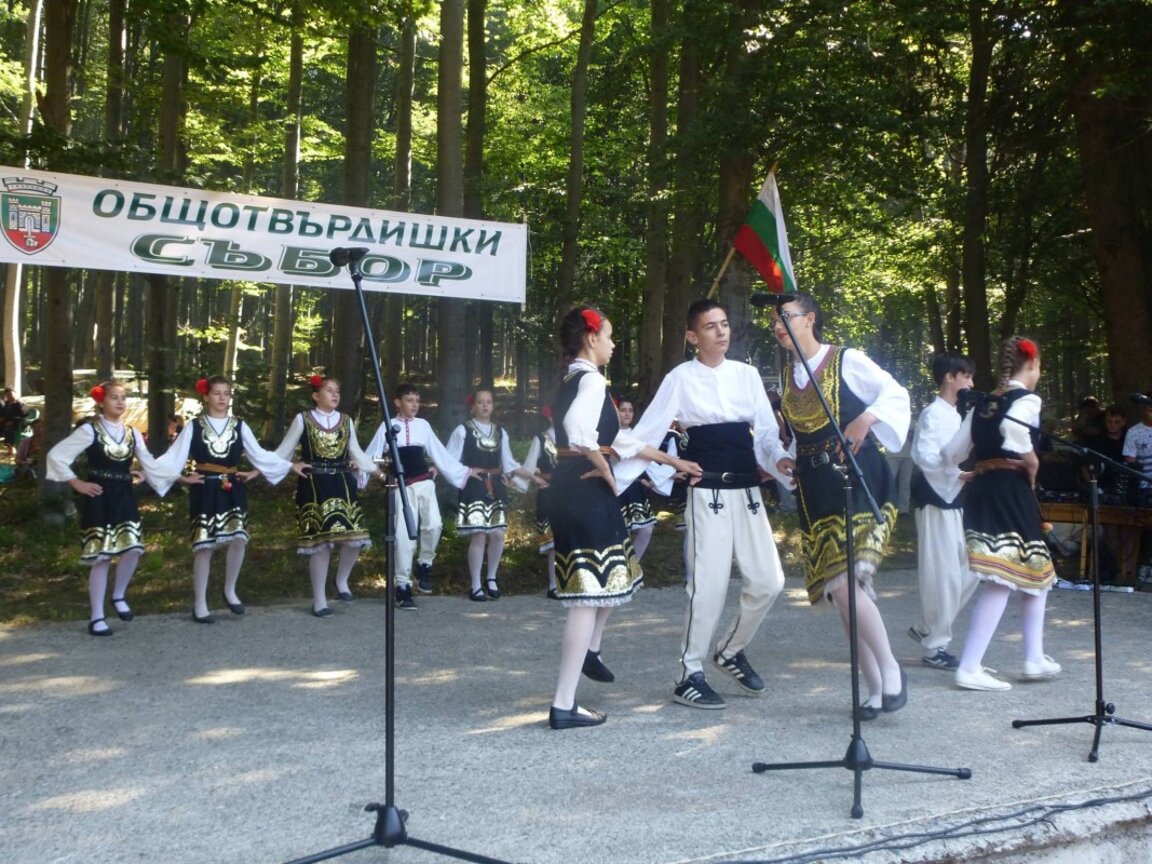 Folklore programme, contests and beans at festival in Tvurditsa portion of the Balkan Range