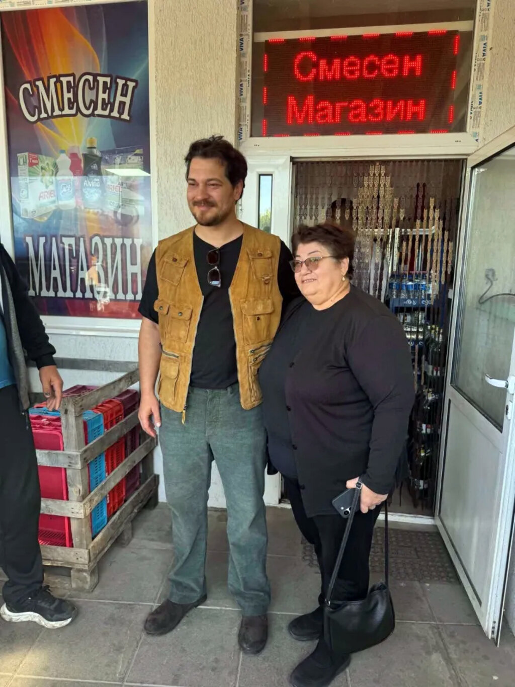 Famous Turkish actor Çağatay Ulusoy visits his father’s village in Bulgaria