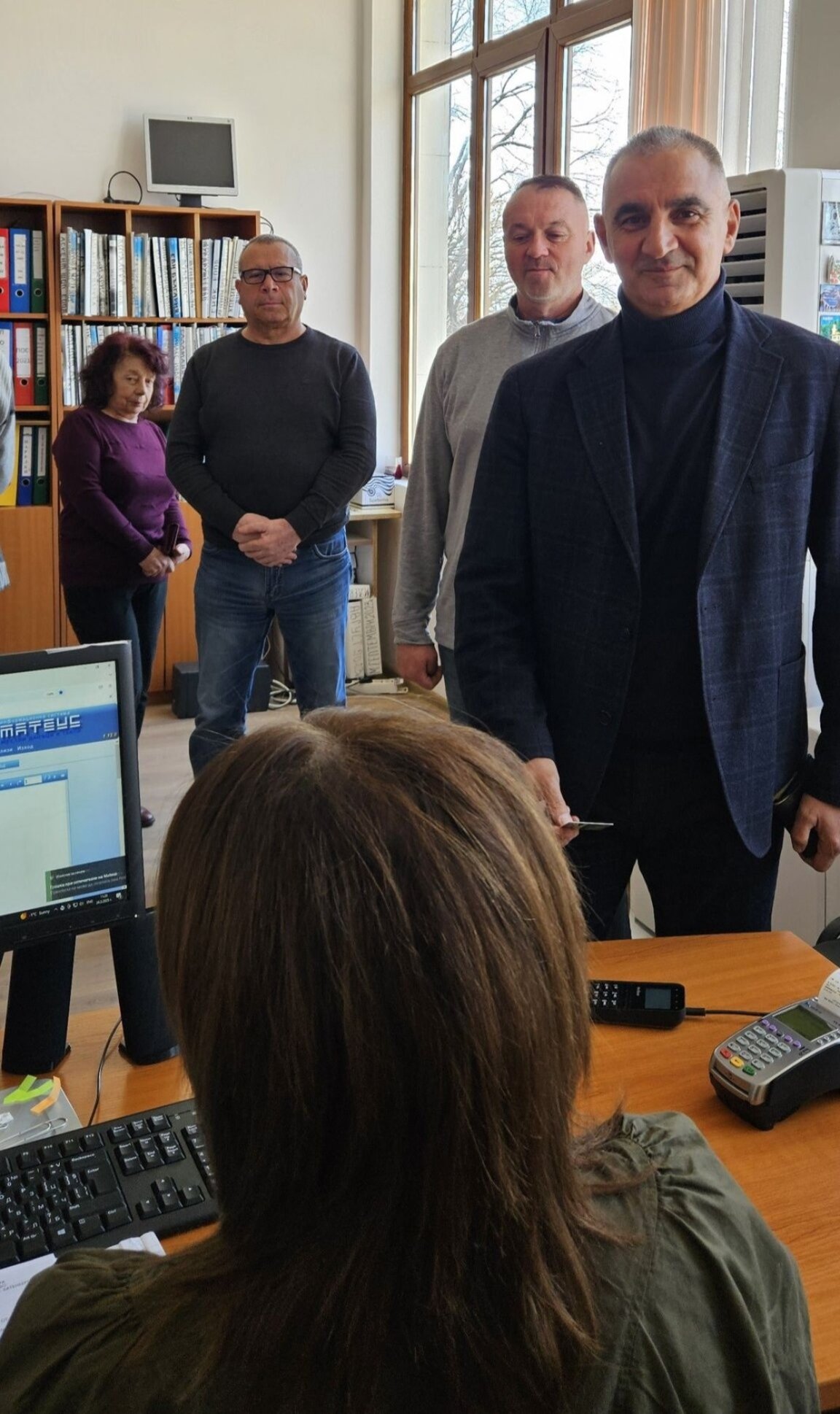 Кметовете от община Гурково платиха своите данъци с призив към жителите