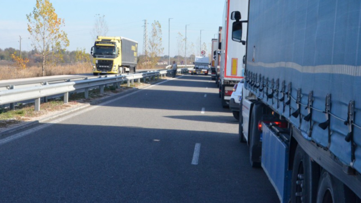 Sıcak havadan dolayı otobanlarda kamyon trafiğine kısıtlama getiriliyor