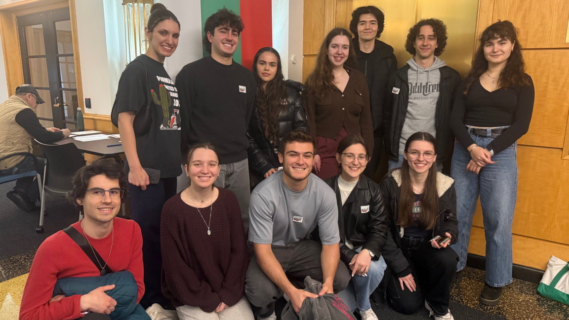 Български студенти в Харвард гласуват на 19 април 2026 г.