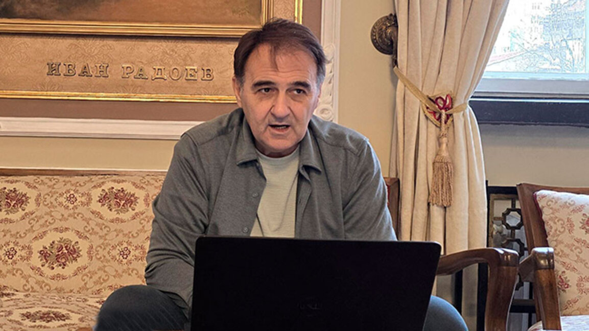 Юрий Бутусов