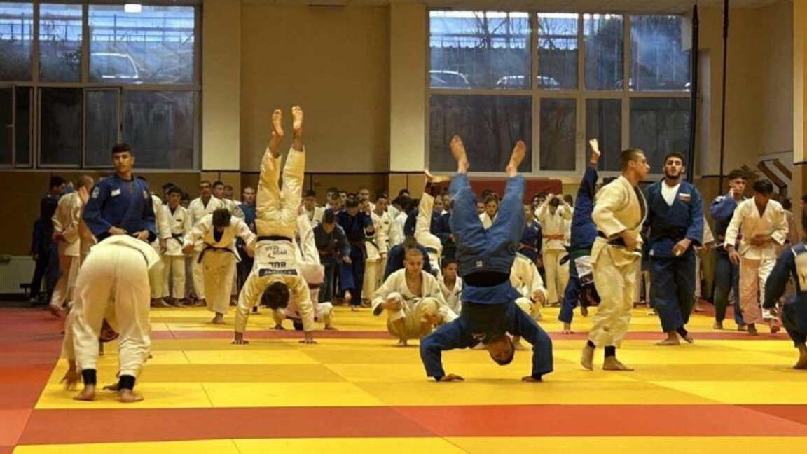 Plus de 200 judokas de 5 pays dont la France en camp d'entraînement à Sofia