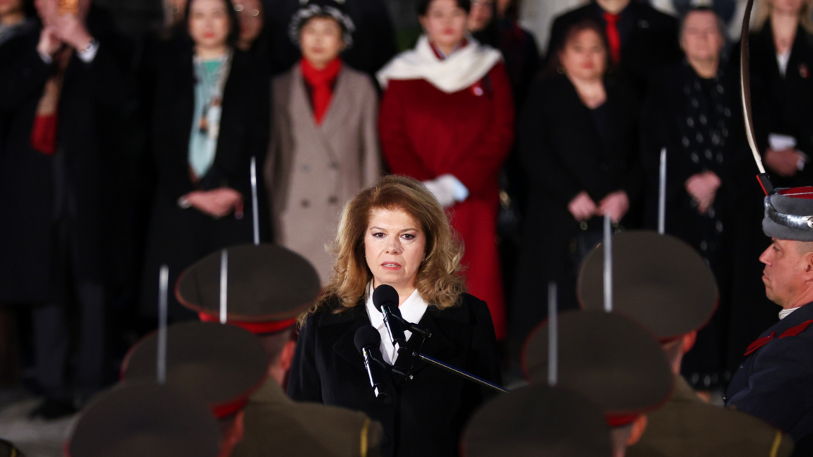 Президентът Илияна Йотова на тържествената заря-проверка по случай Националния празник на пл. "Народно събрание"