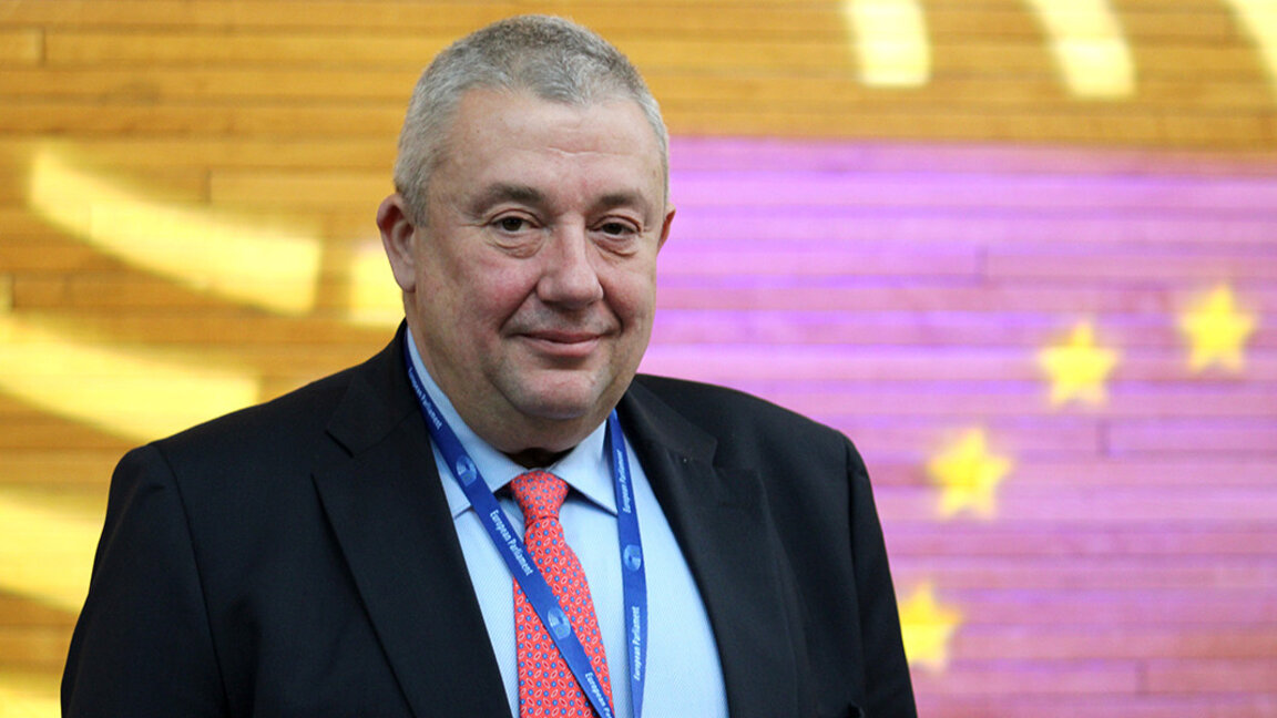 Илия Лазаров