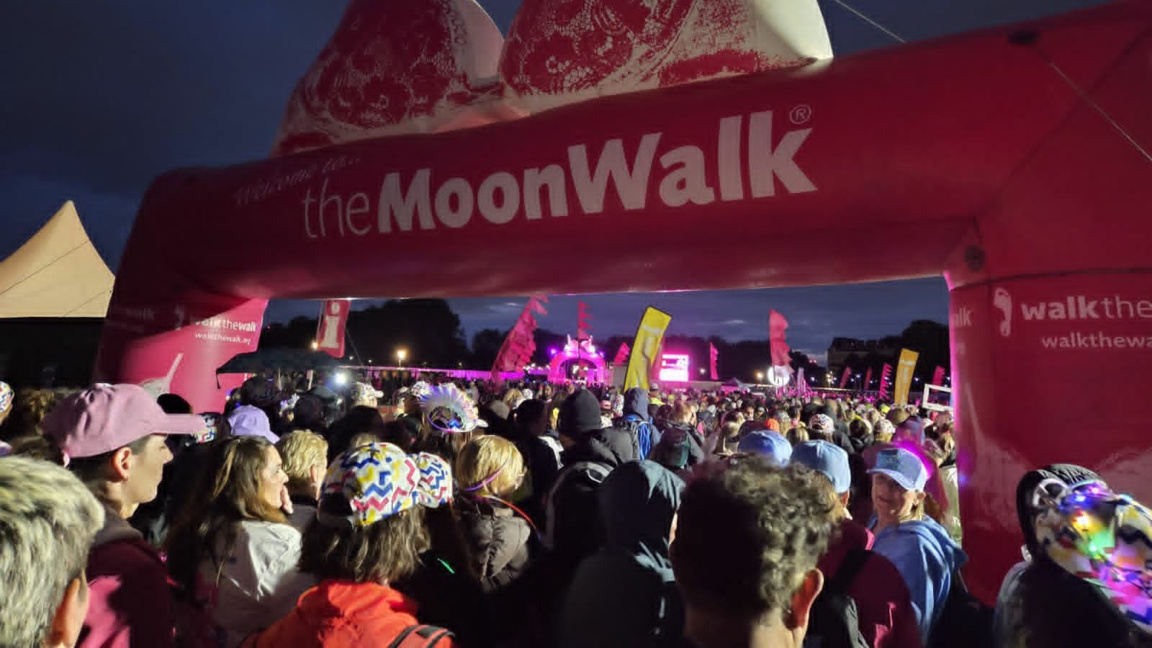 Българи участваха в емблематичната благотворителна инициатива MoonWalk в Лондон