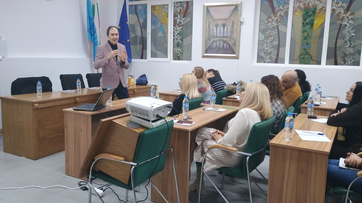 Предразполагащата комуникация - ясно разграничаване на фактите от личните оценки