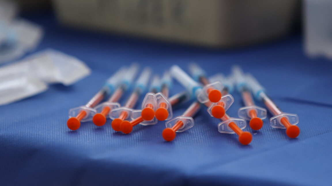 Пак се ваксинираме срещу Covid-19 – само по желание, в РЗИ