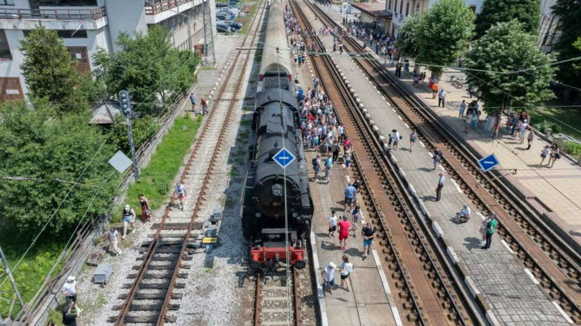 Santa Claus and Snow White board BDZ’s h...