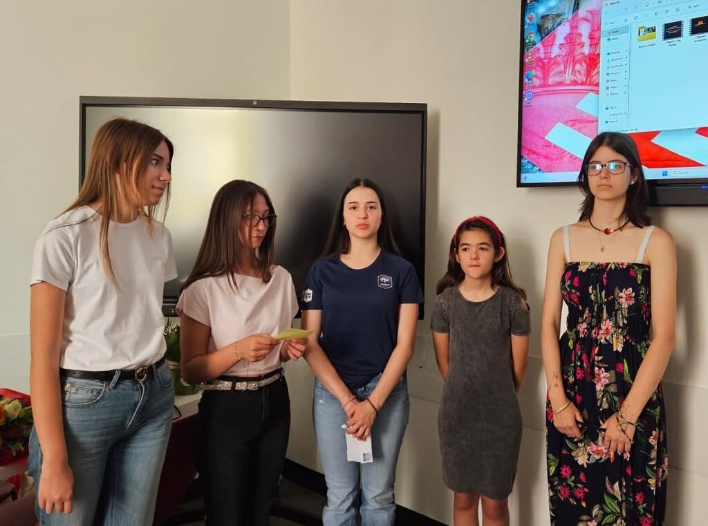 Me fëmijët atdhetarë të shkollës "Asen dhe Ilija Pejkovi" në Romë 
