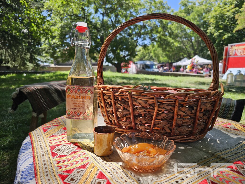 Село Гавраилово празник на прасковата