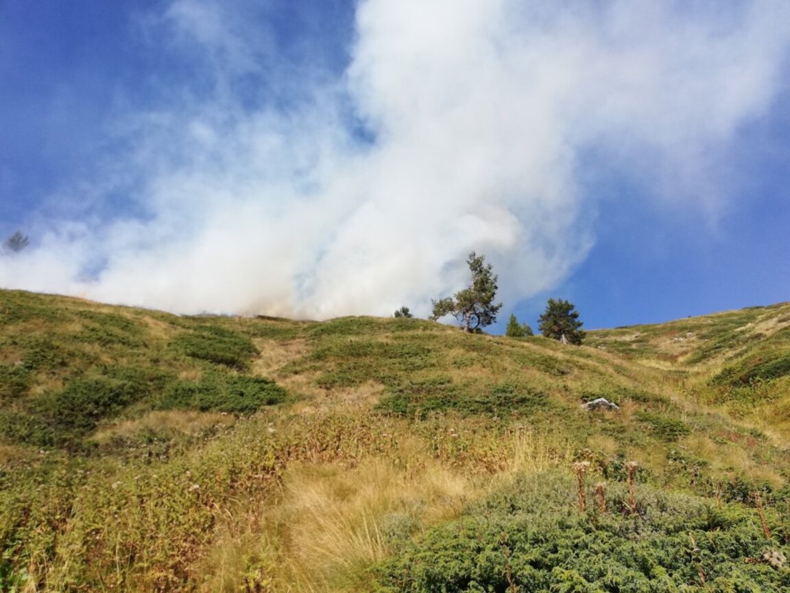 Пожарът в Национален парк "Рила" вече е обхванал близо 700 дка