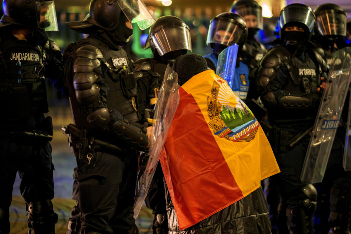 Момент от вчерашните протести в Букурещ - 9 март 2025 г.