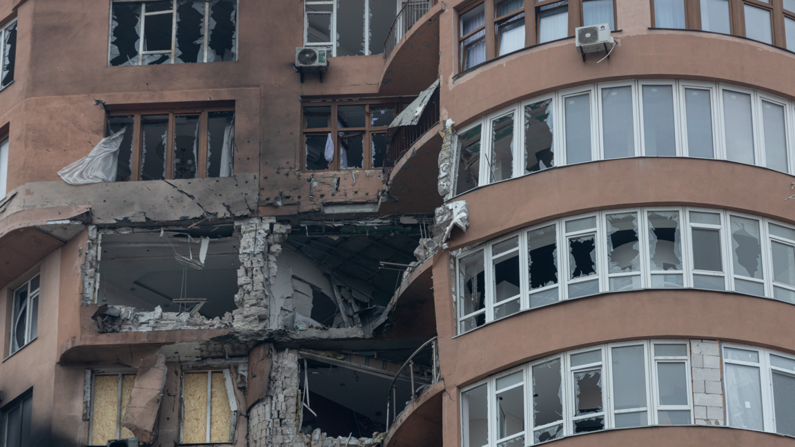 Повреден жилищен блок в Одеса.