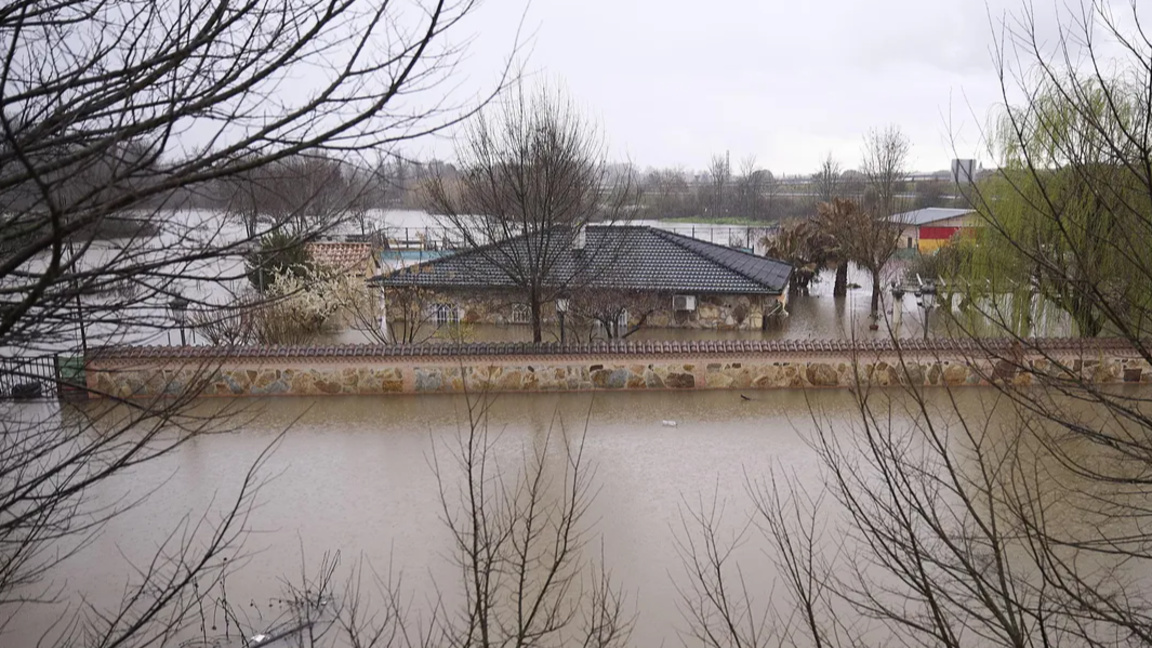 Дъждовете активизираха ново срутище в Смолянско, няма преливащи реки