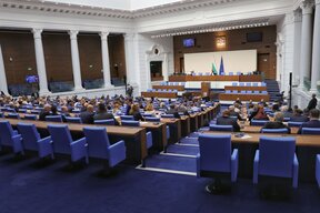 Парламентът събра кворум за извънредното си заседание