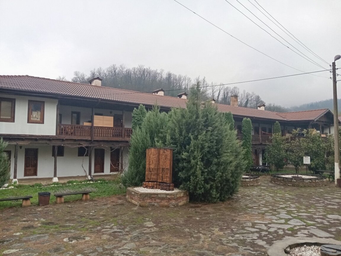 Ремонтират Лопушанския манастир