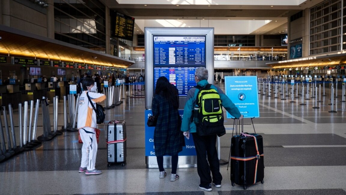 Американските авиокомпатии отмениха над 1500 вътрешни полета в първия ден от седмицата